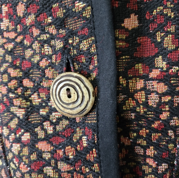 Belessa Lion Print Button-Up Jacket. Size Medium - Picture 8 of 12